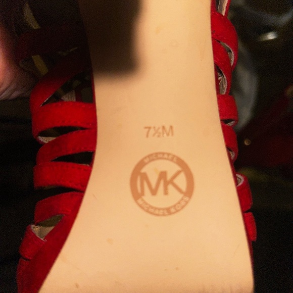 Elegant Red Strappy Heels - Picture 4 of 4